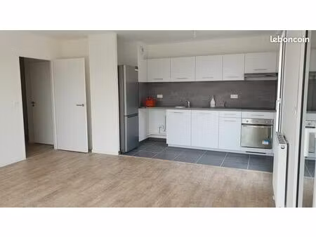 location à st cyr-sur-loire : t3 de 66 m² + 35 m² de terrasse