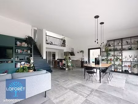 longère 4 pièces 147 m²