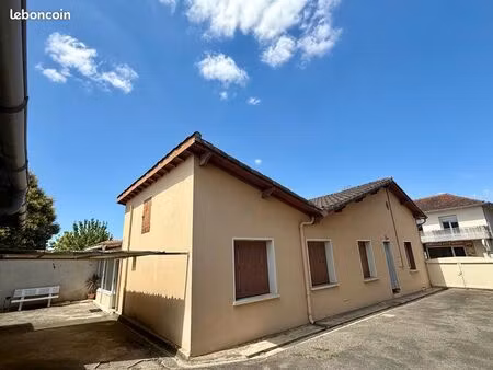 frouzins hyper centre  4 chb  150 m² sur 252m² de terrain  proche de toutes les écoles