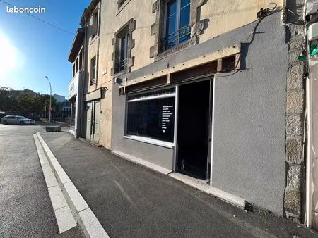 quimper entre centre et gare - belle visibilité pour ce local commercial de 25m2