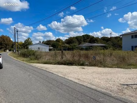 terrain 800 m² bonnetan