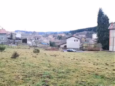 terrain constructible 1765 m² | proche centre et école | vue dégagée