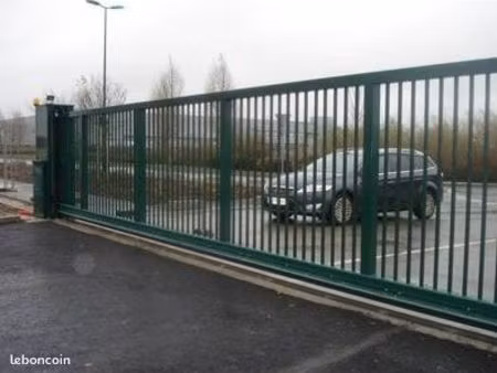 terrain industriel/artisanal de 1125 m² avec un local de stockage de 84 m²