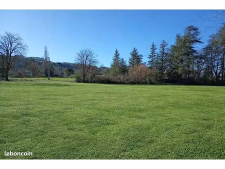 terrain 1 630 m² revel