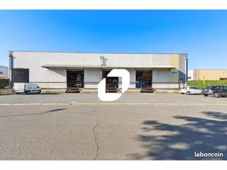 local d'activité 2 478 m²