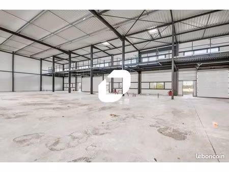 local d'activité 850 m²