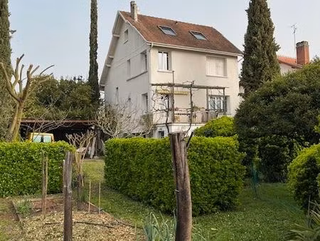 dans nerac jolie maison de ville avec jardin garage et abris voitures