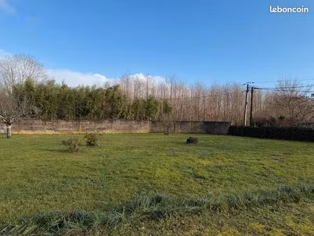 terrain 600 m² landiras