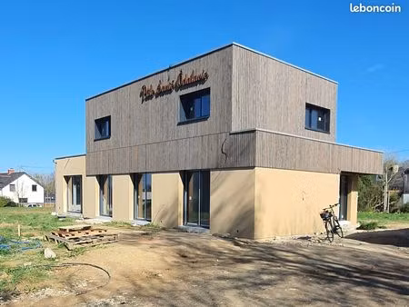local/ cabinet / salle de soin 19m2 / pôle santé