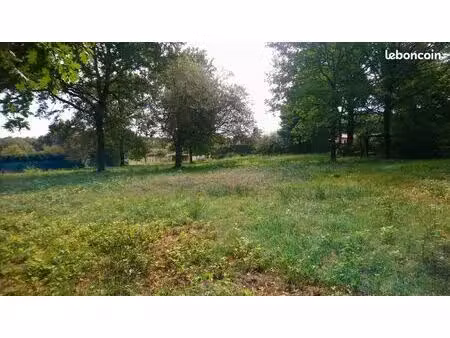 terrain constructible 1954 m² à roaillan | proche commerces