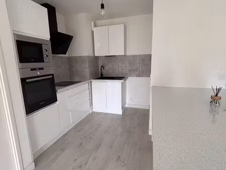 appartement t2 rénové avec balcon et parking – artigues-près-bordeaux