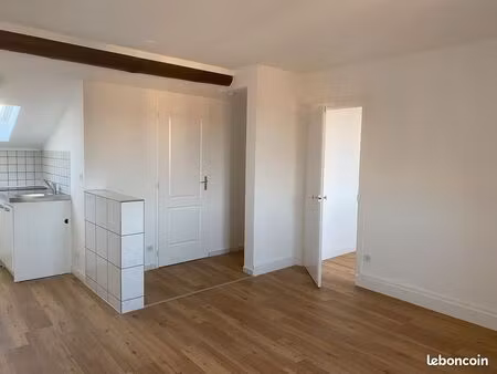 f2 loué rénové 28 m² + dépendances - essey