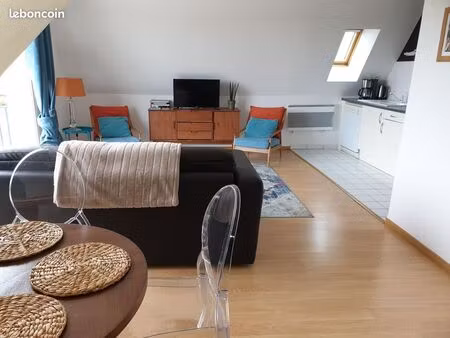 lumineux  balcon avec vue sur mer et parking