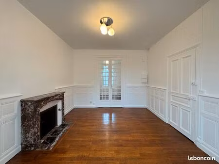 local professionnel rénové 2 voire 3 pièces dans un immeuble ancien avec cachet