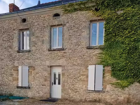 grande maison familiale 200m² - garage - chais - hangar - terrain agricole