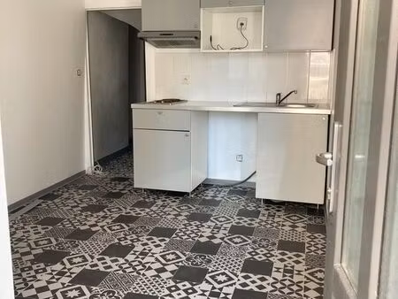 2 pieces rez de chaussee proche mairie d'avesnes