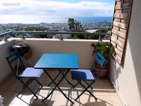 superbe t3 meublé à louer à bellepierre : dernier étage avec mezzanine et vue mer panorami