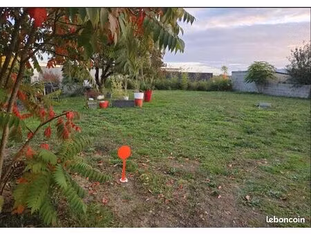 grand terrain constructible en plein coeur de nort