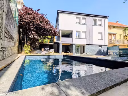 maison 7 pièces 220 m²