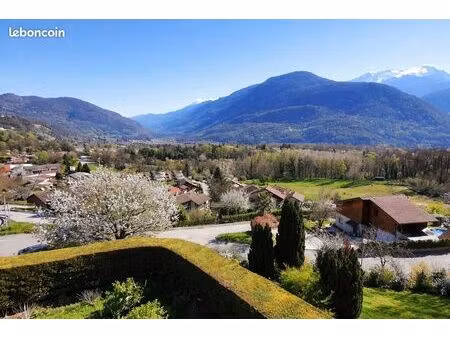 maison avec magnifique vue sur les massifs et proche de grenoble