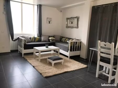 appartement meublé avec terrasse et 2 places parking privées