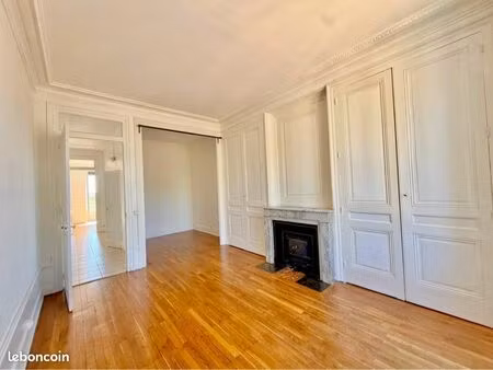 particulier loue spacieux t2 hausmanien