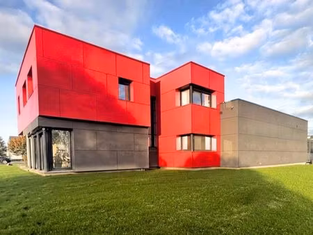 à louer bâtiment indépendant visible depuis l’a21