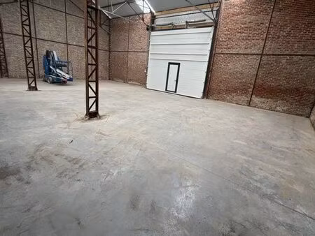 location hangar 160m2