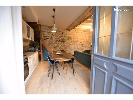 maison meublée à louer   pièce de vie  deux chambres deux de bain et deux wc