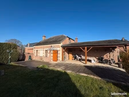 longère individuelle en brique et pierre blanche