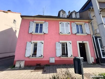 maison de charme – façade atypique et fort potentiel