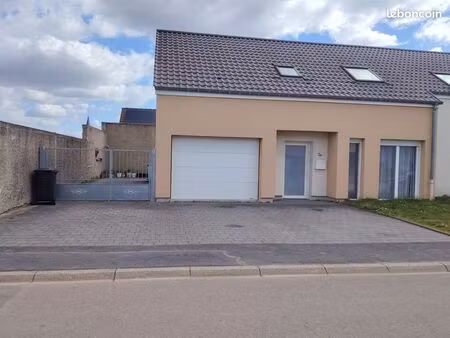 maison mitoyenne à vendre – cadre paisible et verdoyant