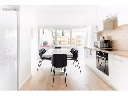 maison 3 chambres avec chambre salle d eau et wc au rdc