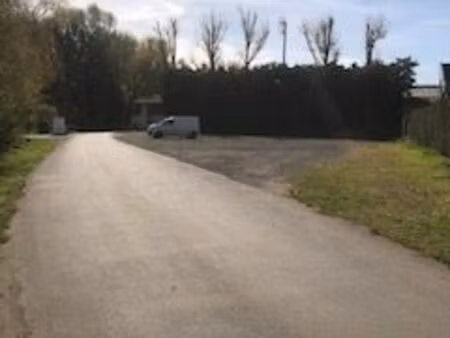 terrain 1 300 m² hem