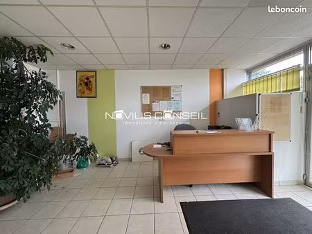 local commercial 141 m² lespinasse
