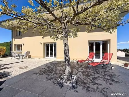 maison 7 pièces 239 m²