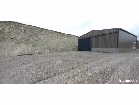 local dépôt hangar