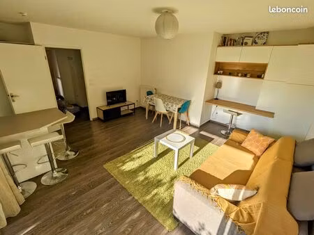 location 2 étudiant.e.s - sept 26 juin 27