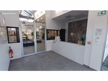 location bureaux – salles de réunion – salle de formation - showrooms – ateliers – 1600 m²