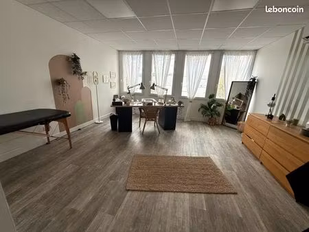 grand bureau lumineux  emplacement idéal