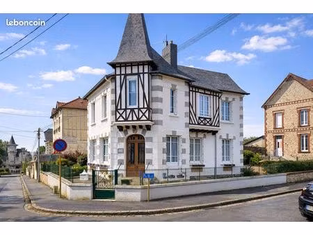 maison anglo-normande – 4 chambres – garage double – quartier château – bagnoles de l'orne