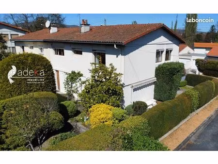 maison spacieuse avec jardin et garage