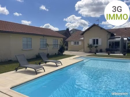 piscine  grand garage  terrain 1250 m²… une maison aux multiples possibilités