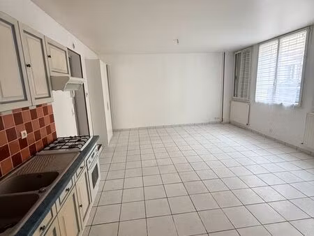 grand f2 centre ville chatel guyon