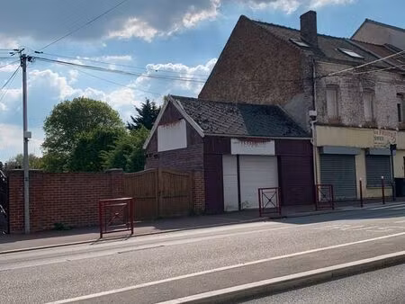 terrain avec local comerciale