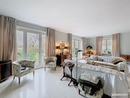 maison 7 pièces 250 m²