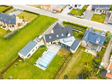 maison sur 8500m2 avec boxes chevaux