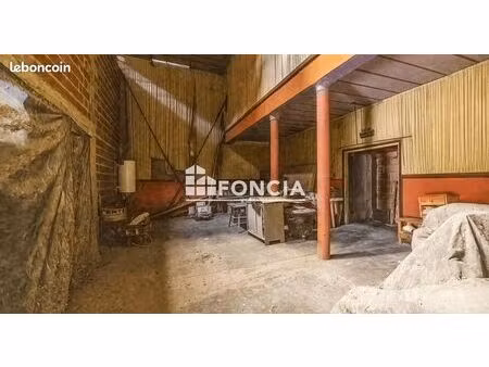 immeuble fort potentiel – ancien cinéma – garage 230 m² + appartement t4 – villelongue-de-