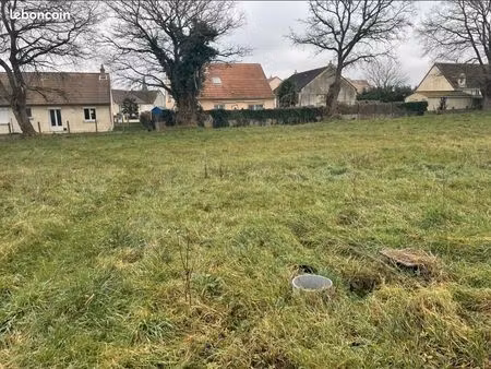 terrain 647 m² louailles