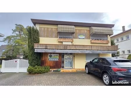 maison d'habitation avec 3 appartements  local commercial et entrepot 180 m2 à kingersheim